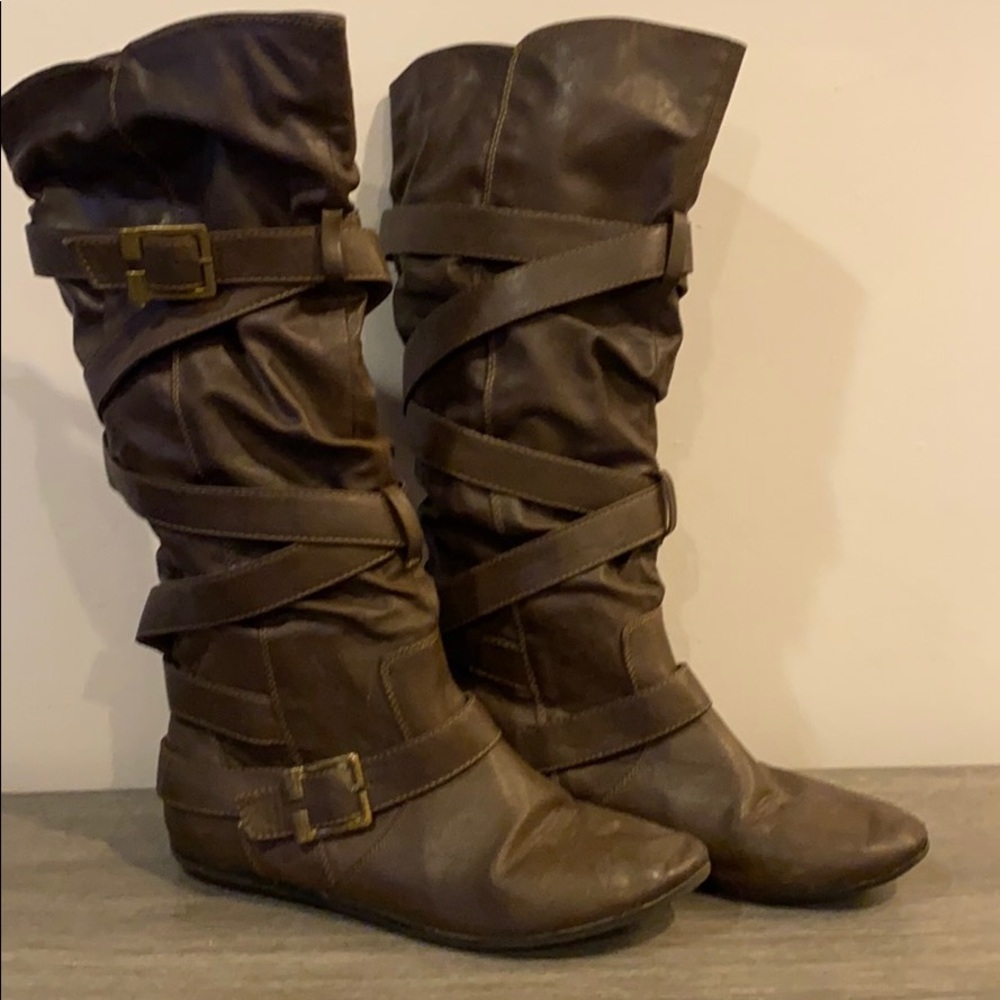 Size 10 brown boots. Gently worn!